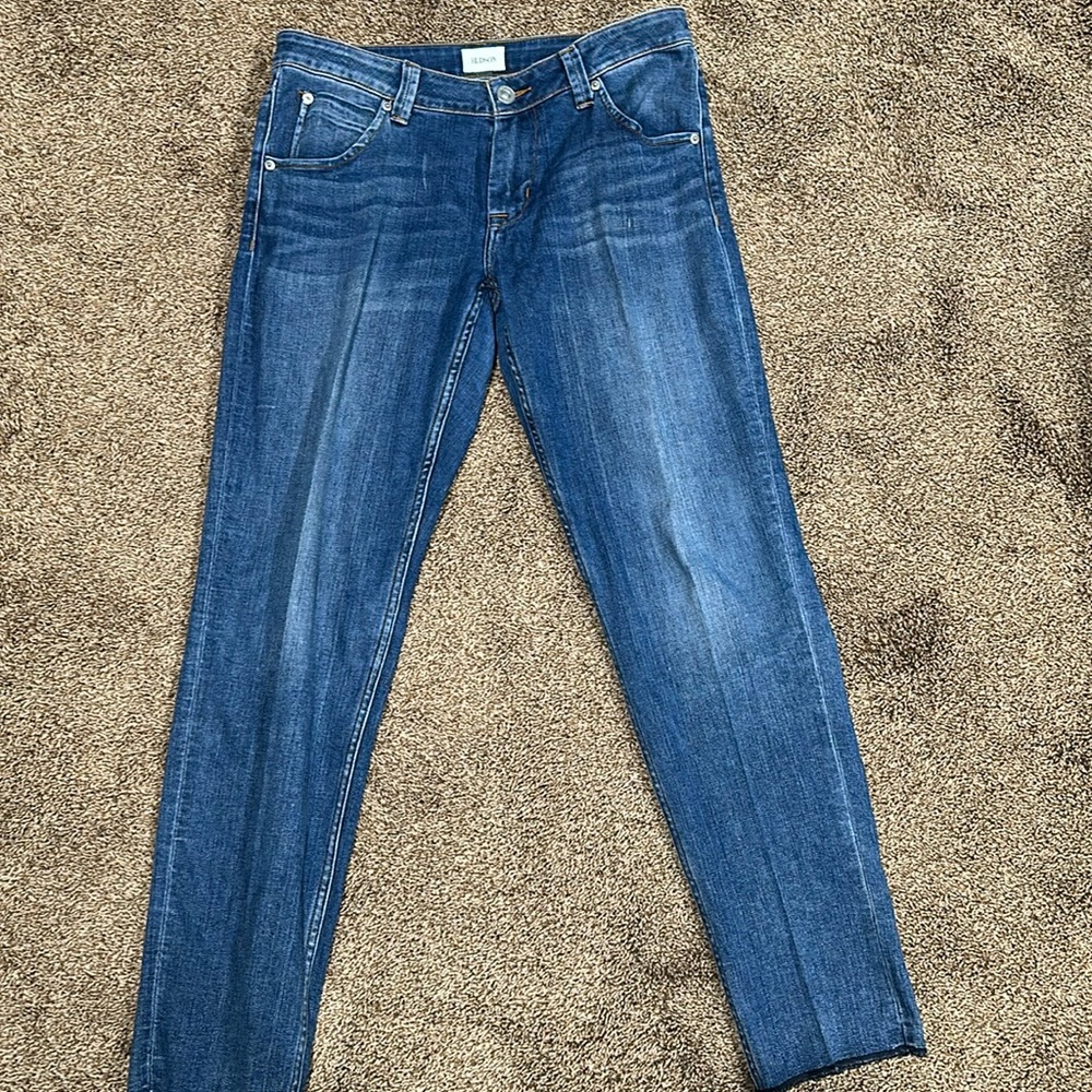 Great condition. Lots of stretch. Size 28 HUDSON JEAN